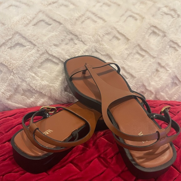 Zara Women's Tan and Black Sandals - Picture 5 of 5